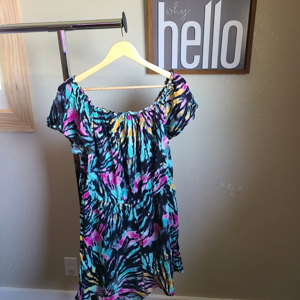 Juniors' SO Flutter Off-the-Shoulder Romper - Picture 2 of 5